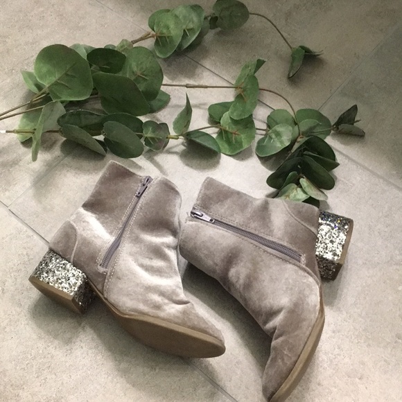 Other - 💕Sparkly boots